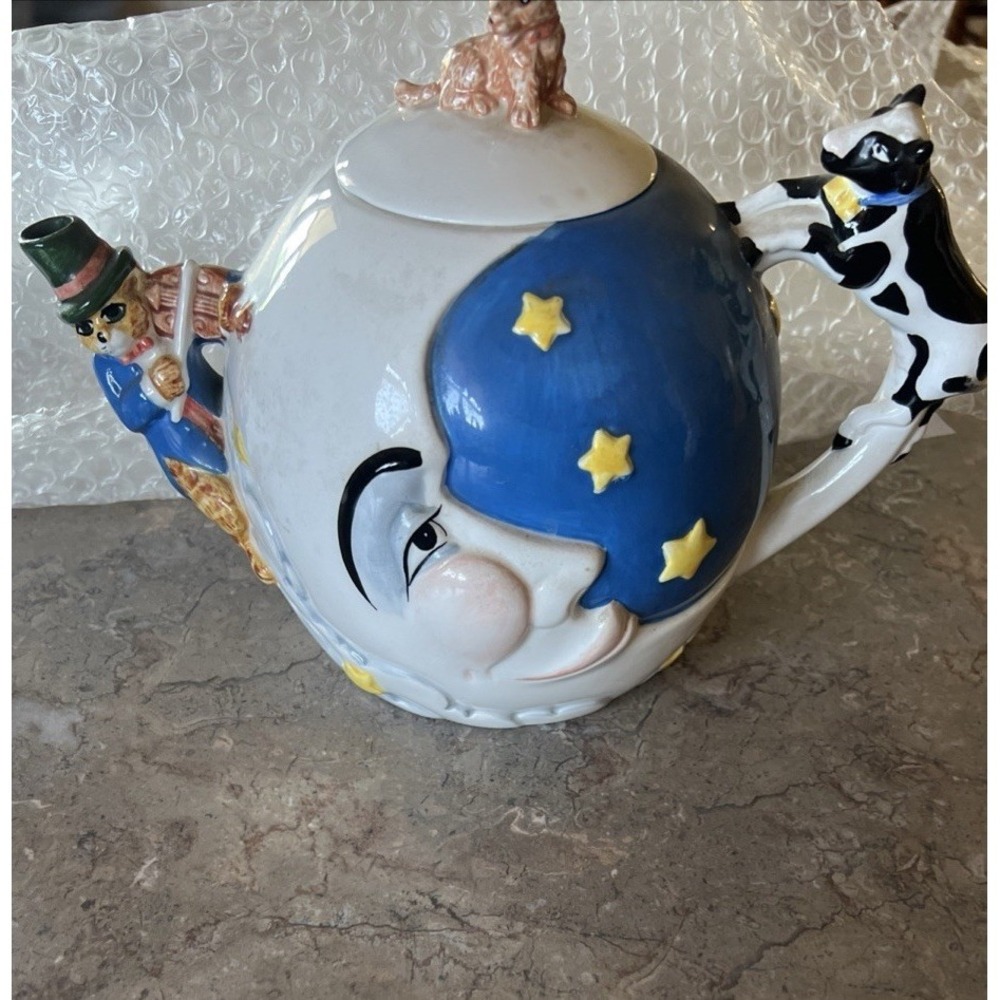 Storybook "Hey Diddle Diddle" Dept 56 Hand Painted Tea Pot